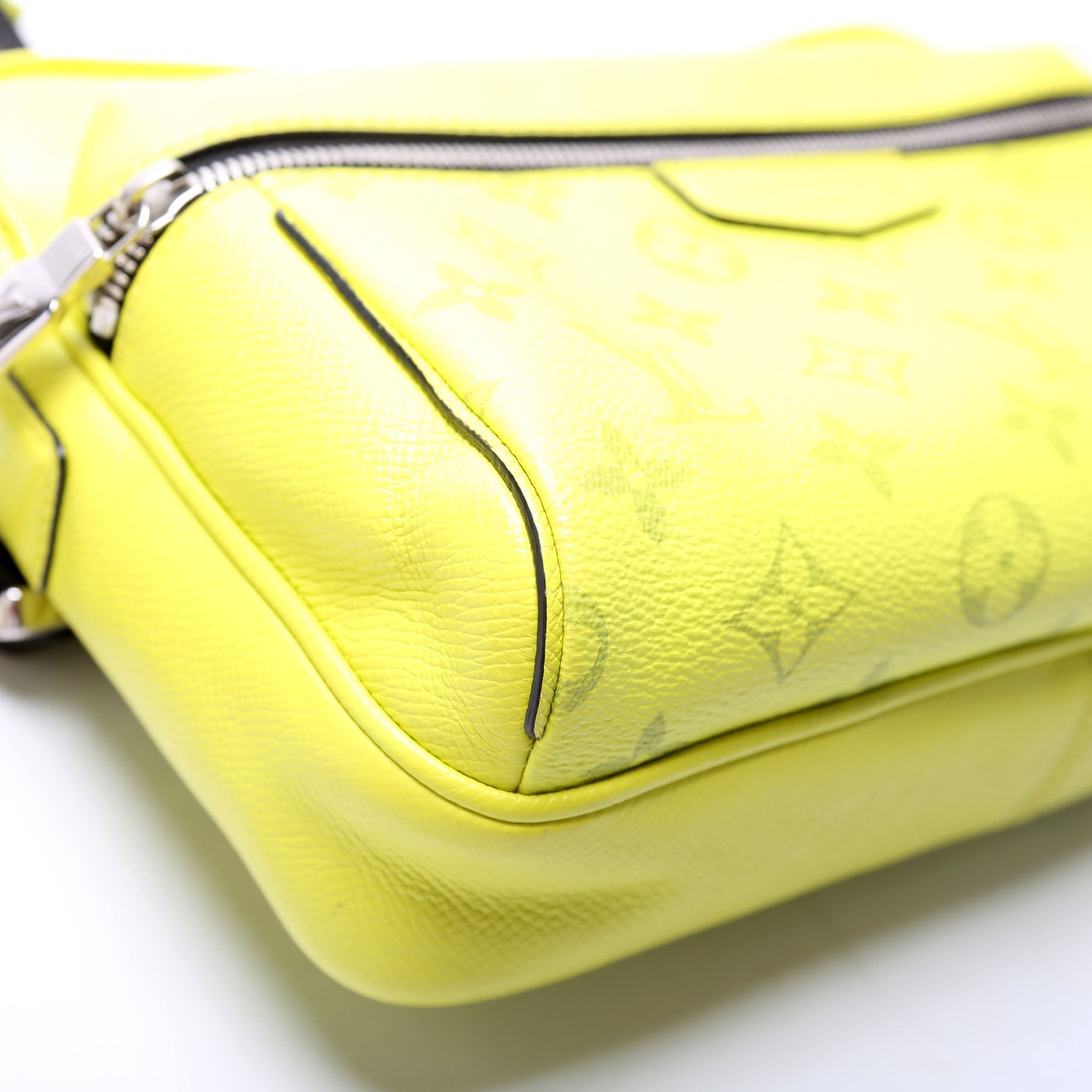 Louis Vuitton Outdoor Messenger Tiagarama