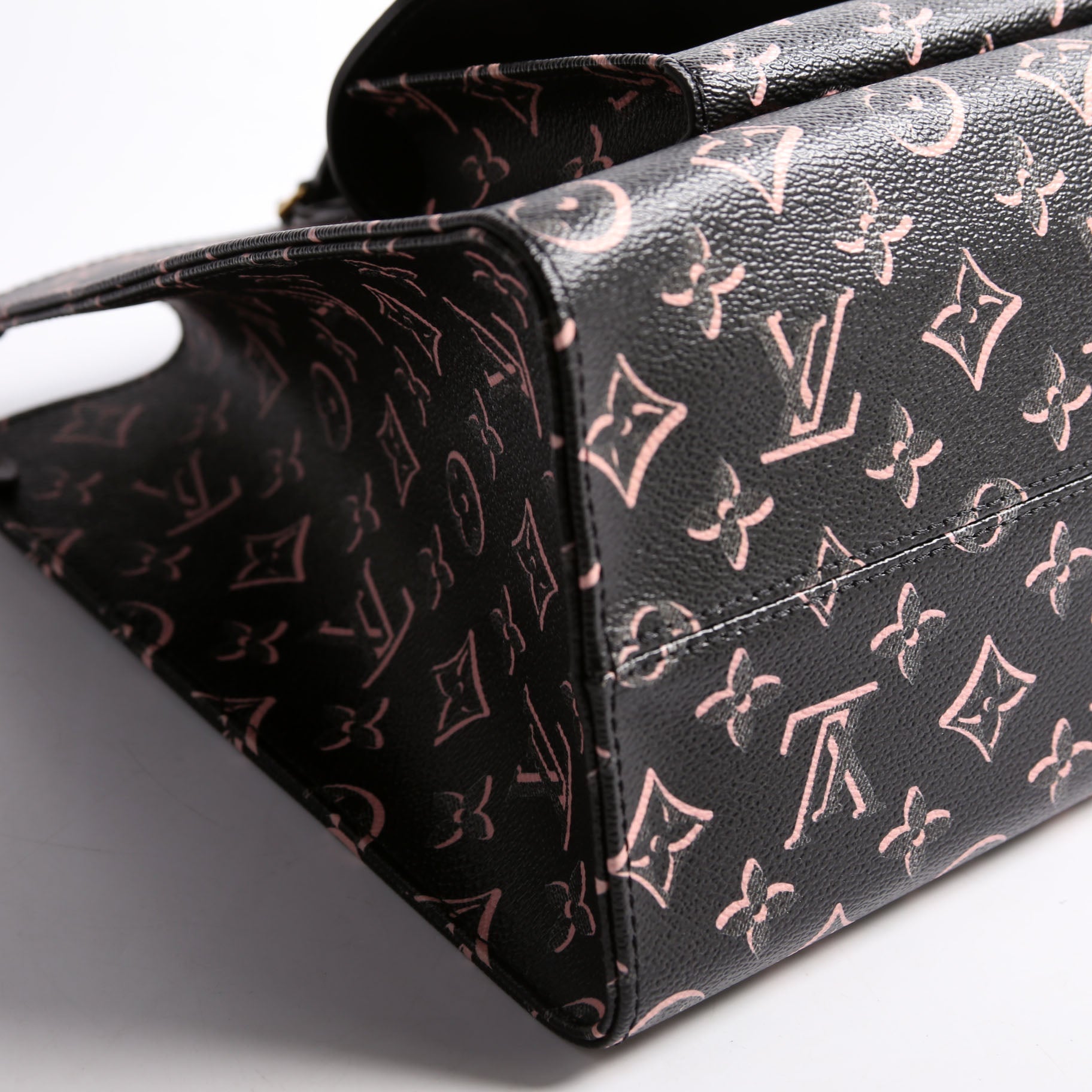 Louis Vuitton Onthego MM Fall For You Monogram Black/Pink