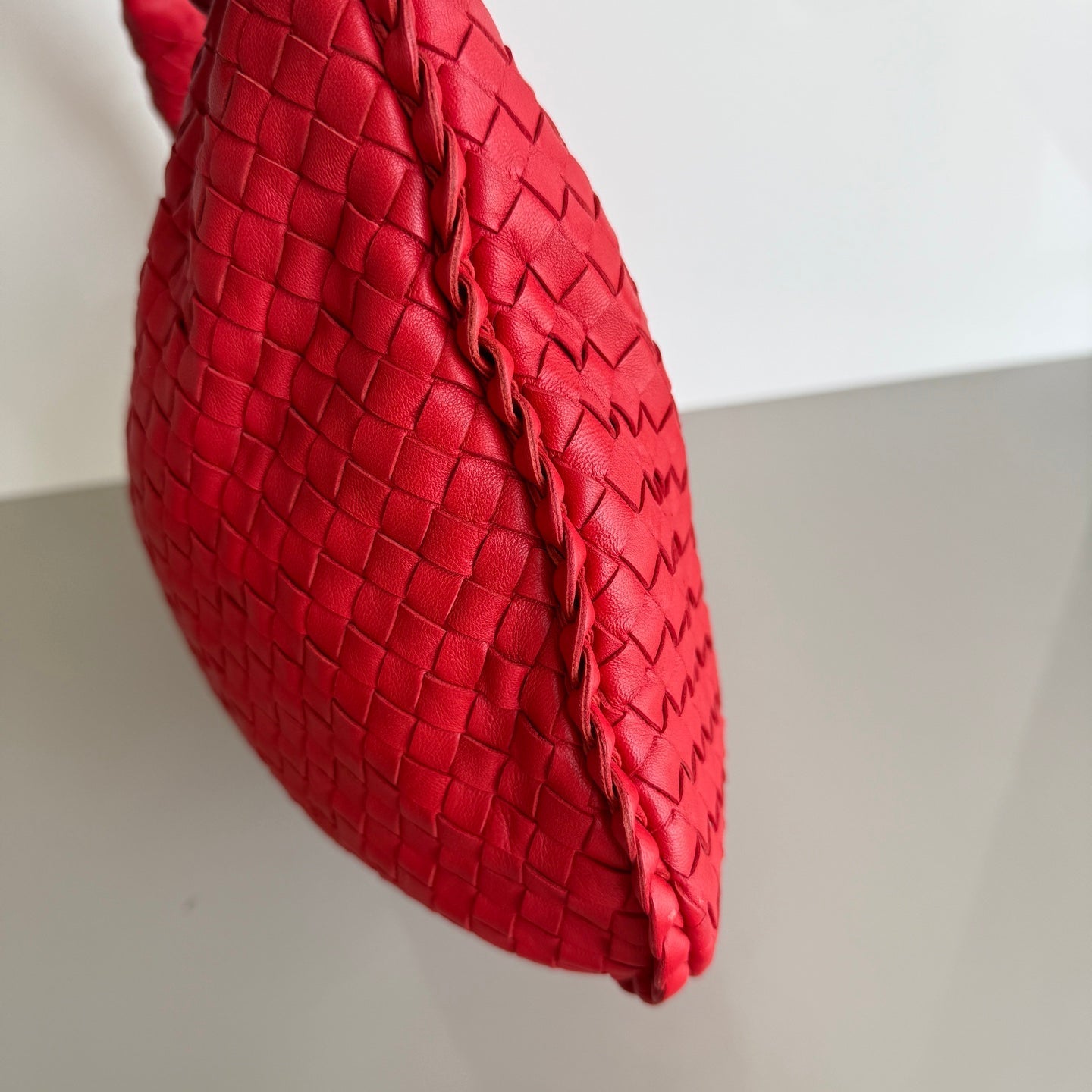 Bottega Veneta Veneta Hobo Small Red 40cm Lambskin Leather