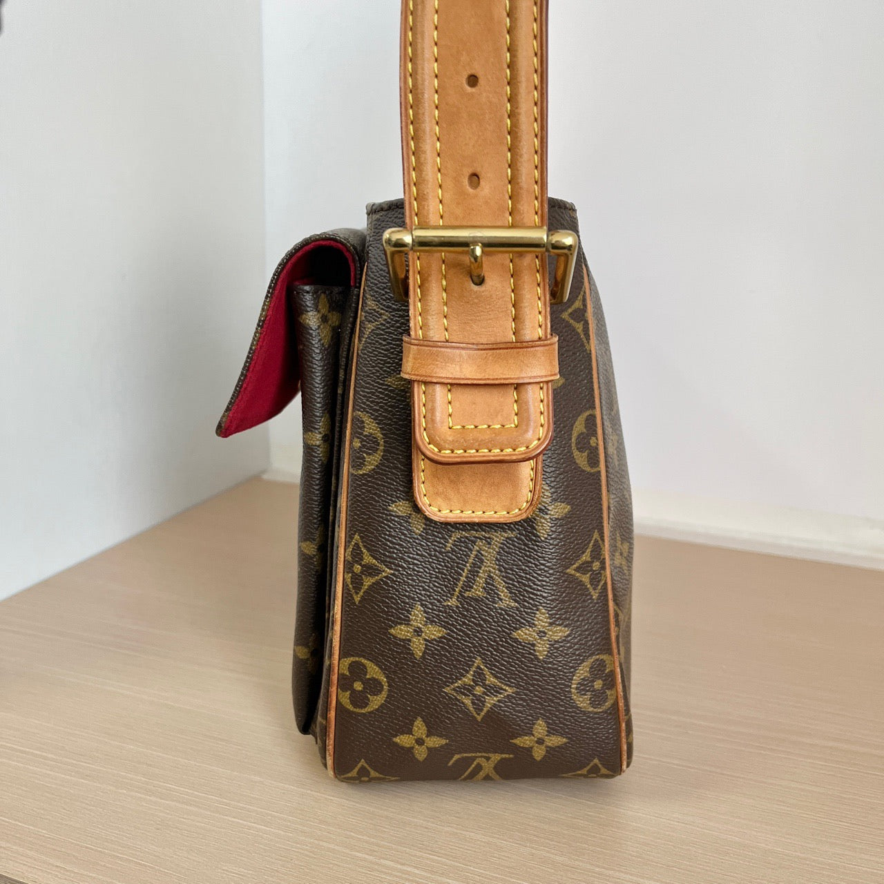 LOUIS VUITTONShoulder Bag