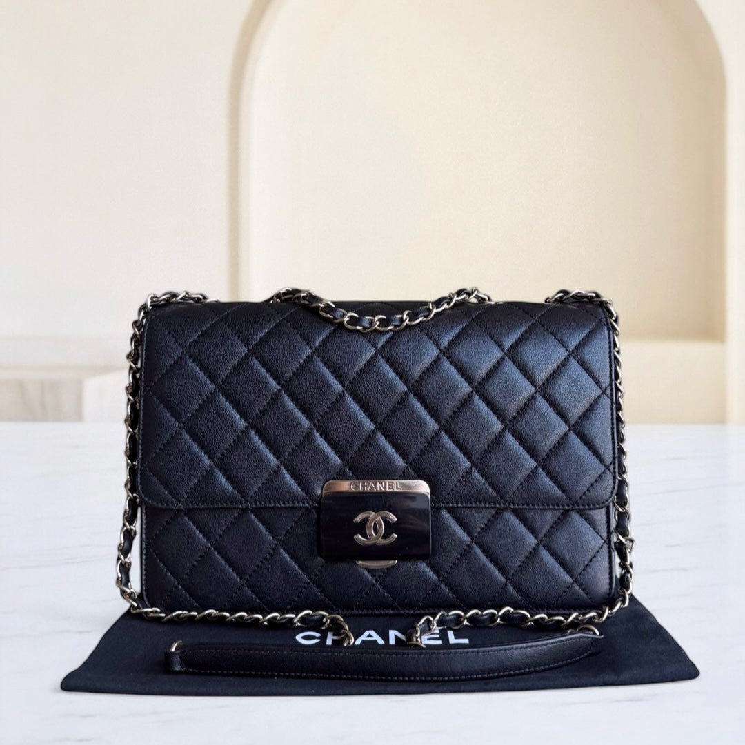 Chanel Beauty Lock Flap - Quilted Calfskin Black Gold Hardware Series 22