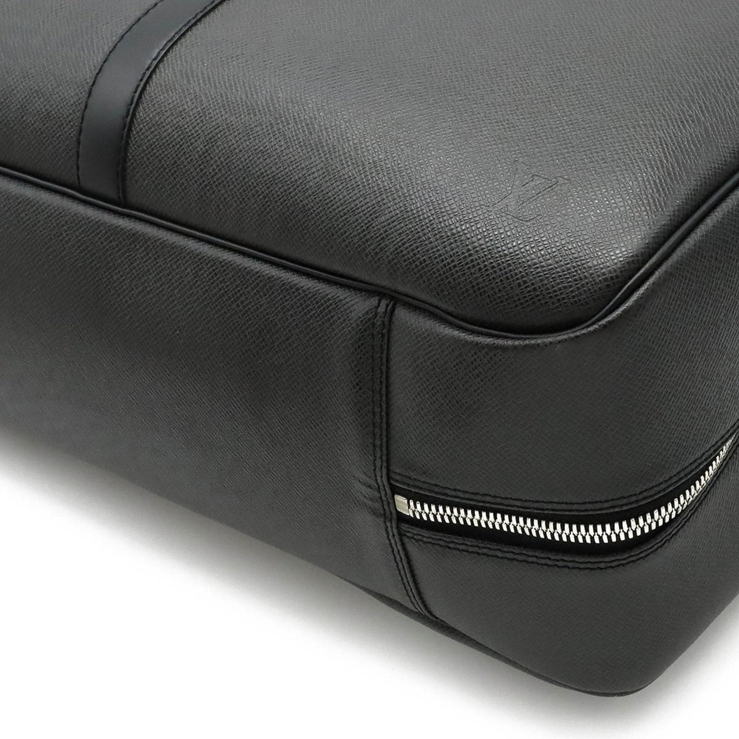 LOUIS VUITTON Taiga Elanga Un Posh Boston Bag Ardoise Black