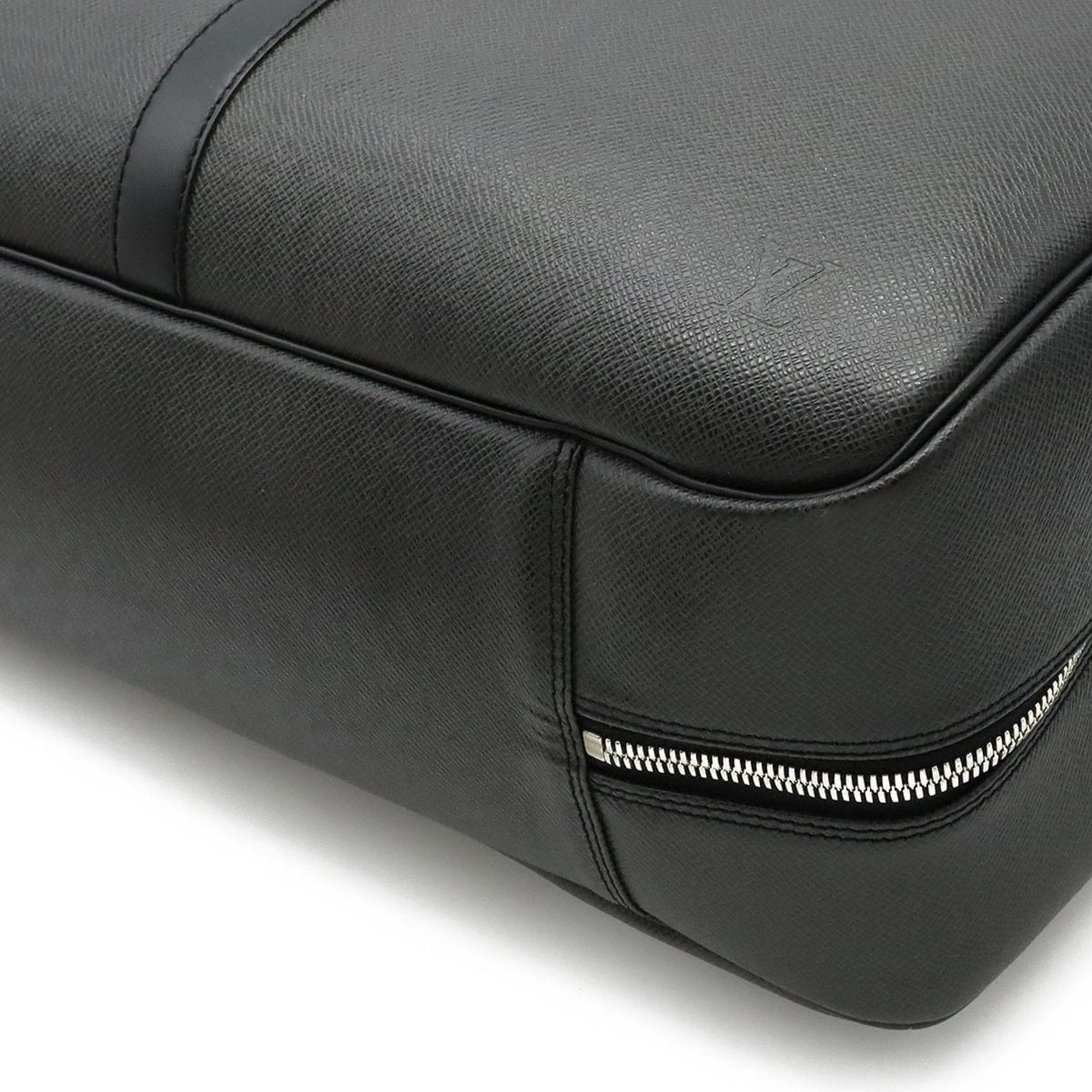 LOUIS VUITTON Taiga Elanga Un Posh Boston Bag Ardoise Black