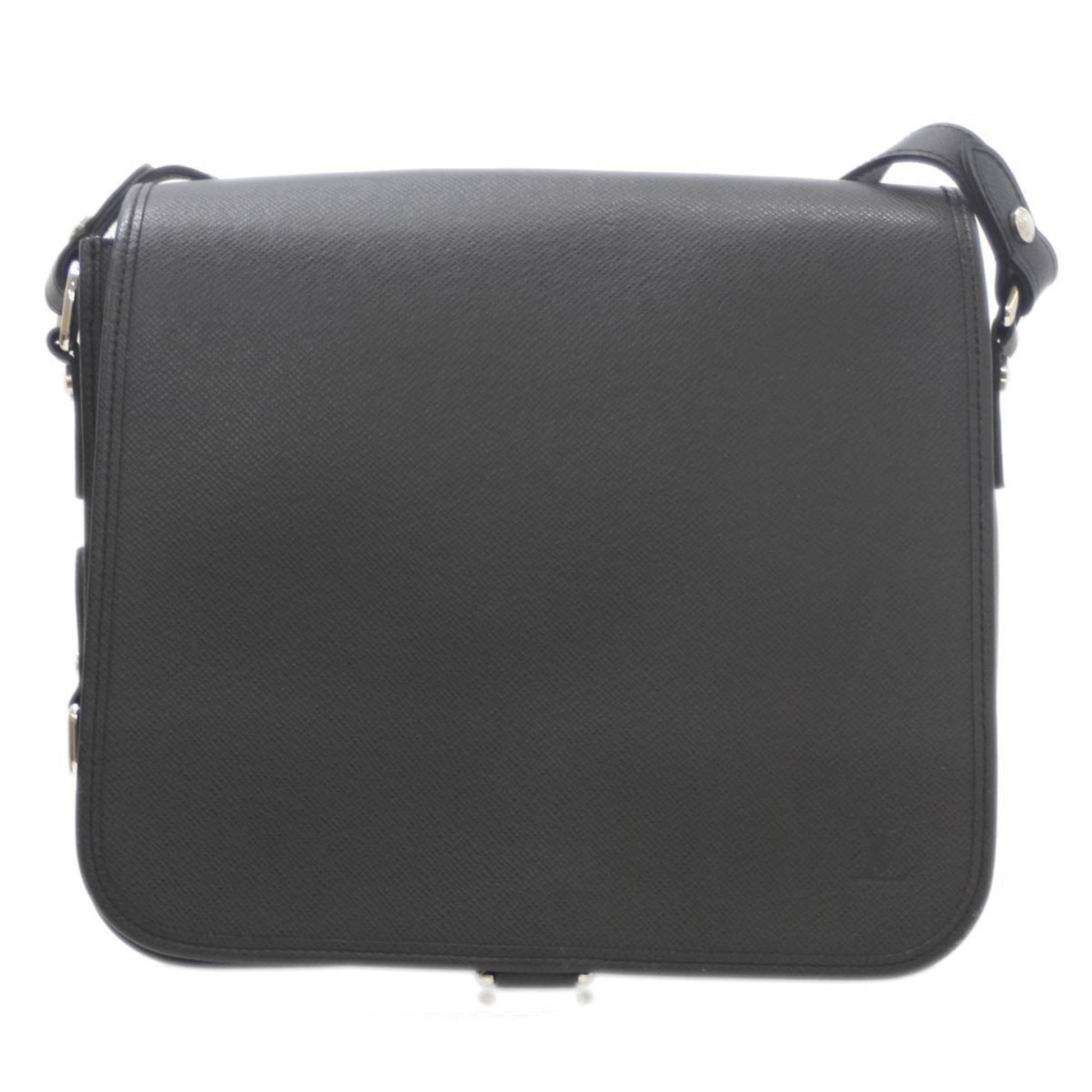 LOUIS VUITTON Andrey Shoulder Bag Taiga Noir ES