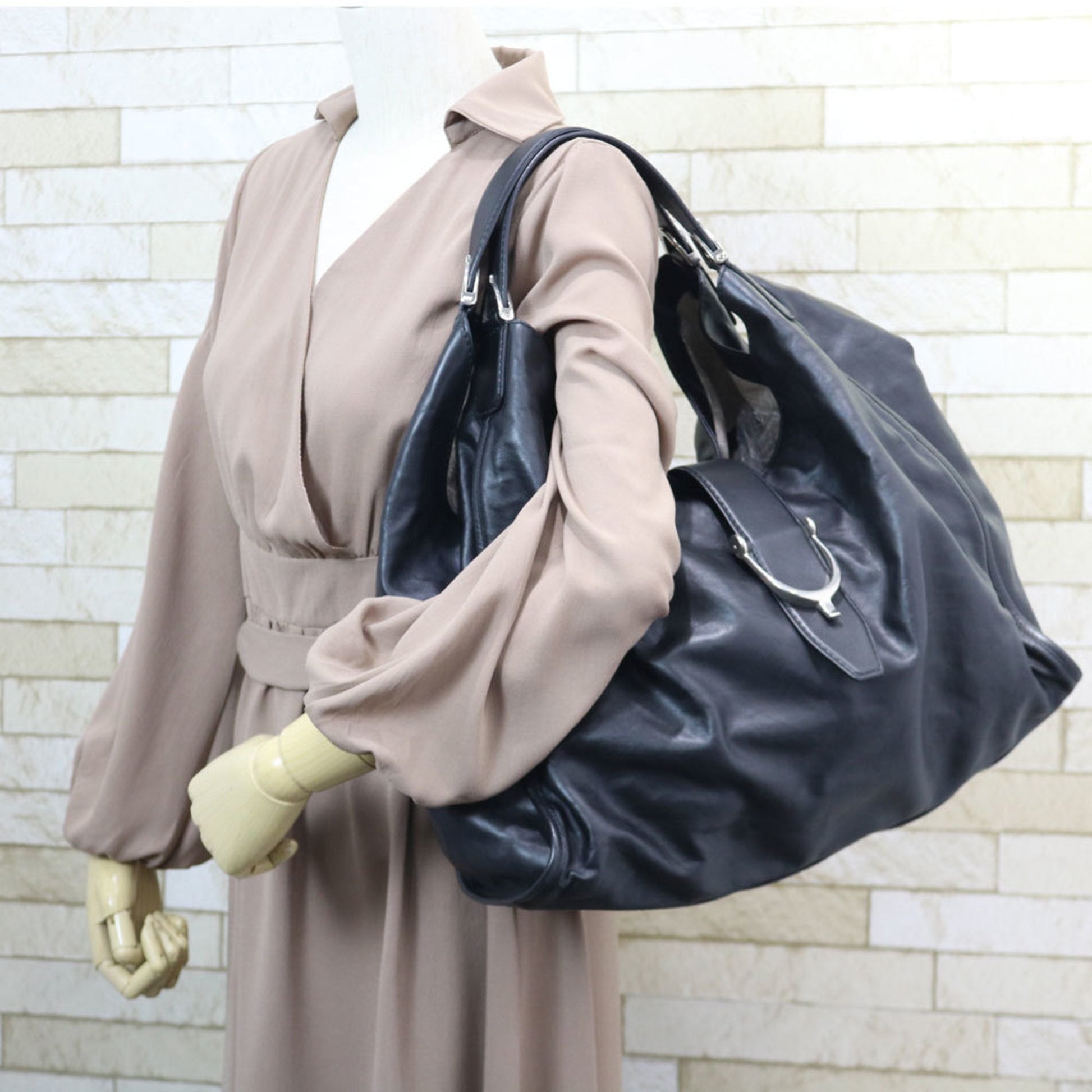 Gucci Black Leather Shoulder Bag Style 7