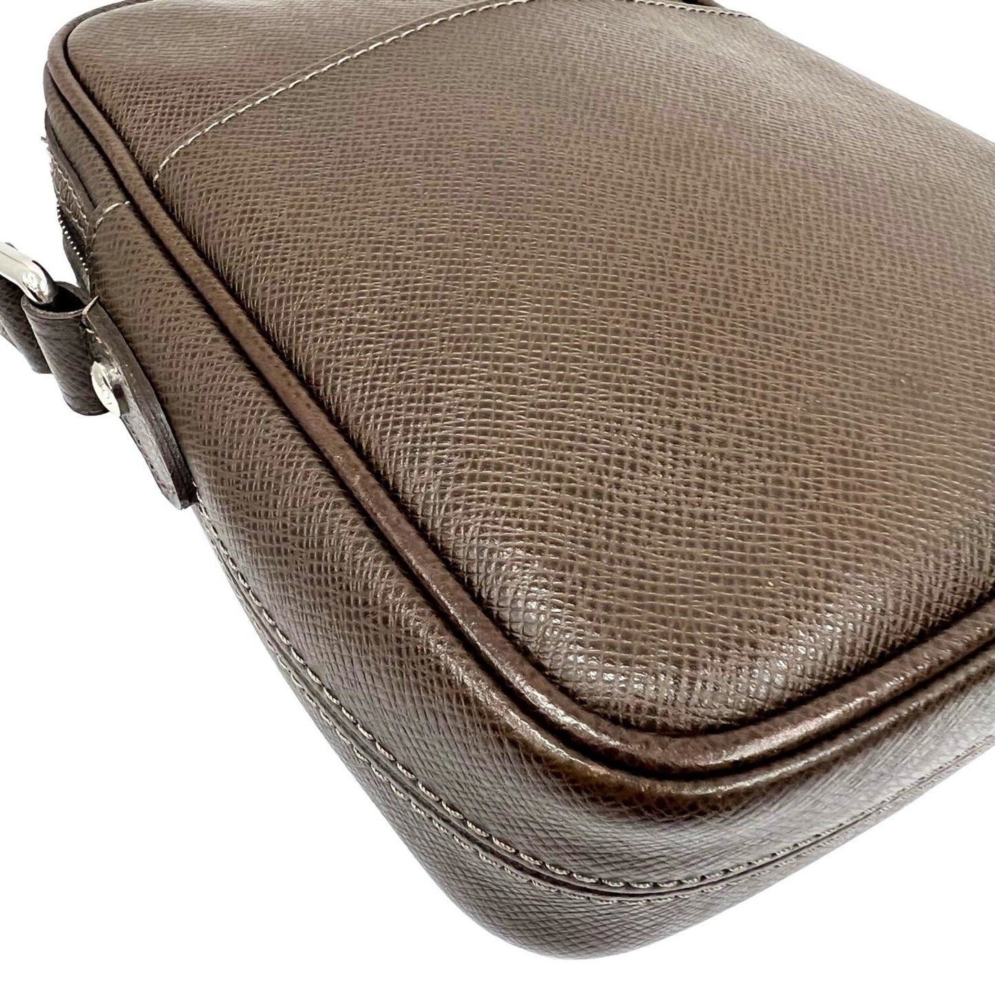 LOUIS VUITTON Dimitri Taiga Shoulder Bag Men's Grizzly Brown