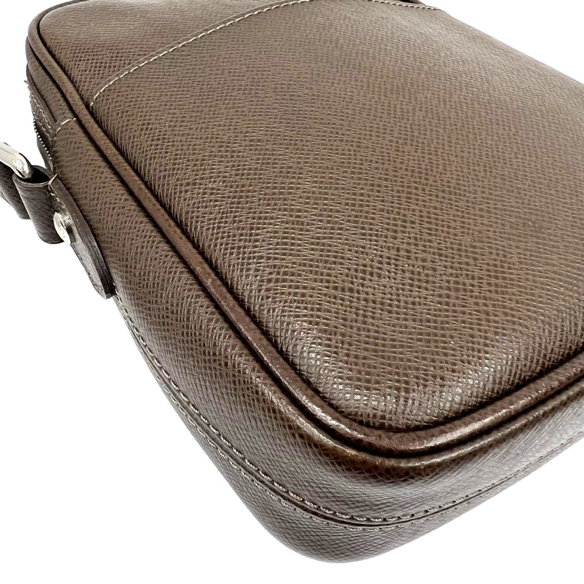 LOUIS VUITTON Dimitri Taiga Shoulder Bag Men's Grizzly Brown