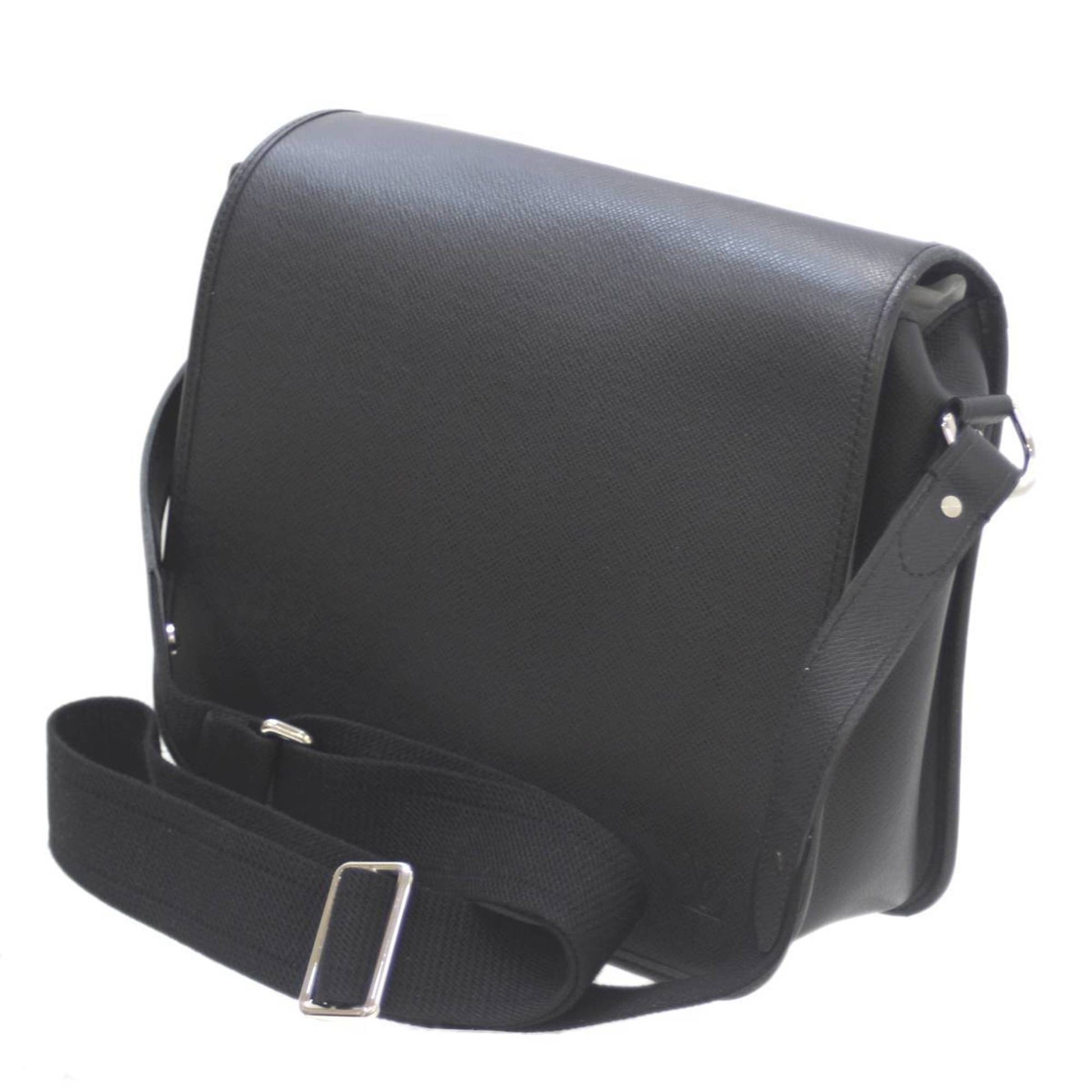 LOUIS VUITTON Andrey Shoulder Bag Taiga Noir ES