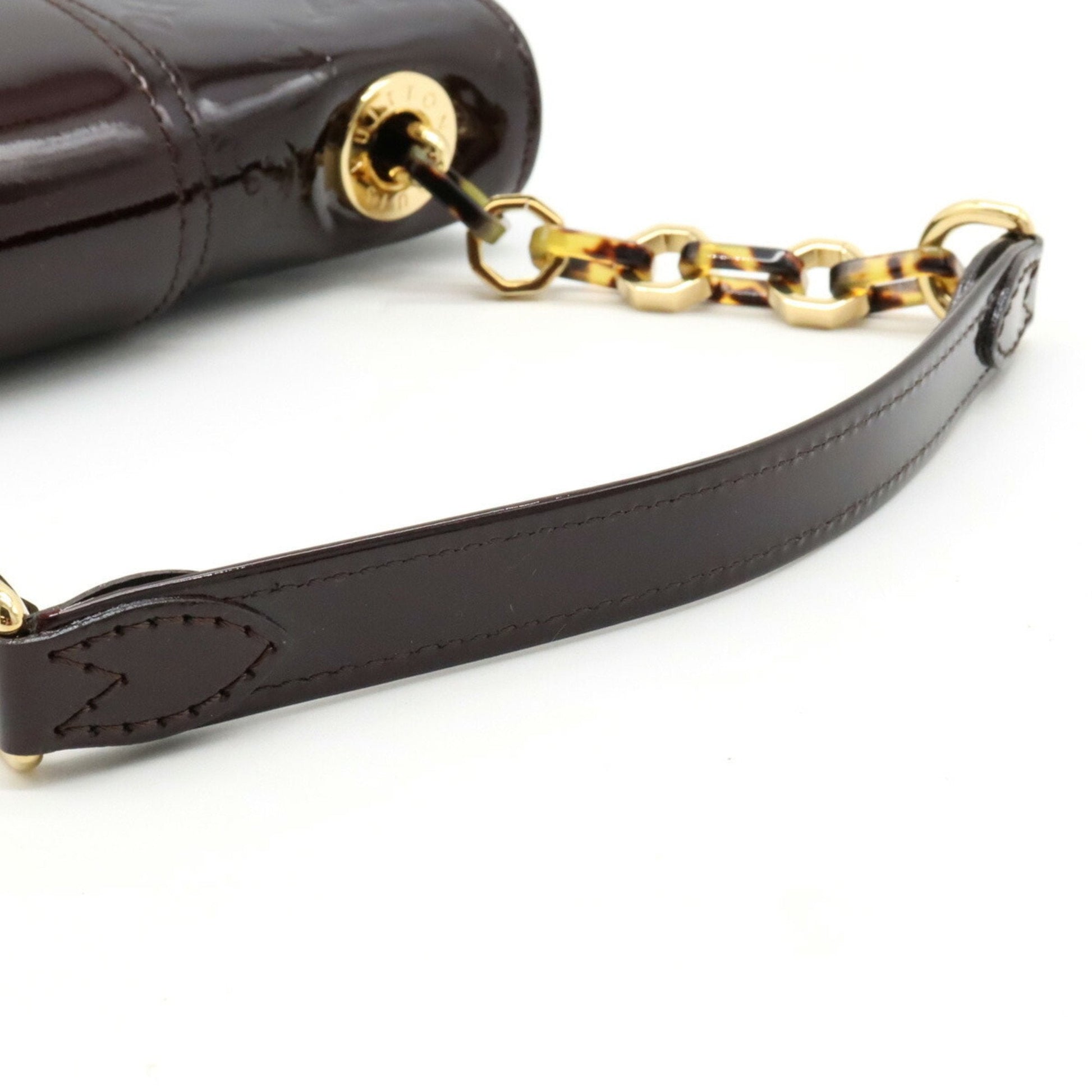 LOUIS VUITTON Monogram Vernis Vermont Avenue Chain Bag One Shoulder Amarant