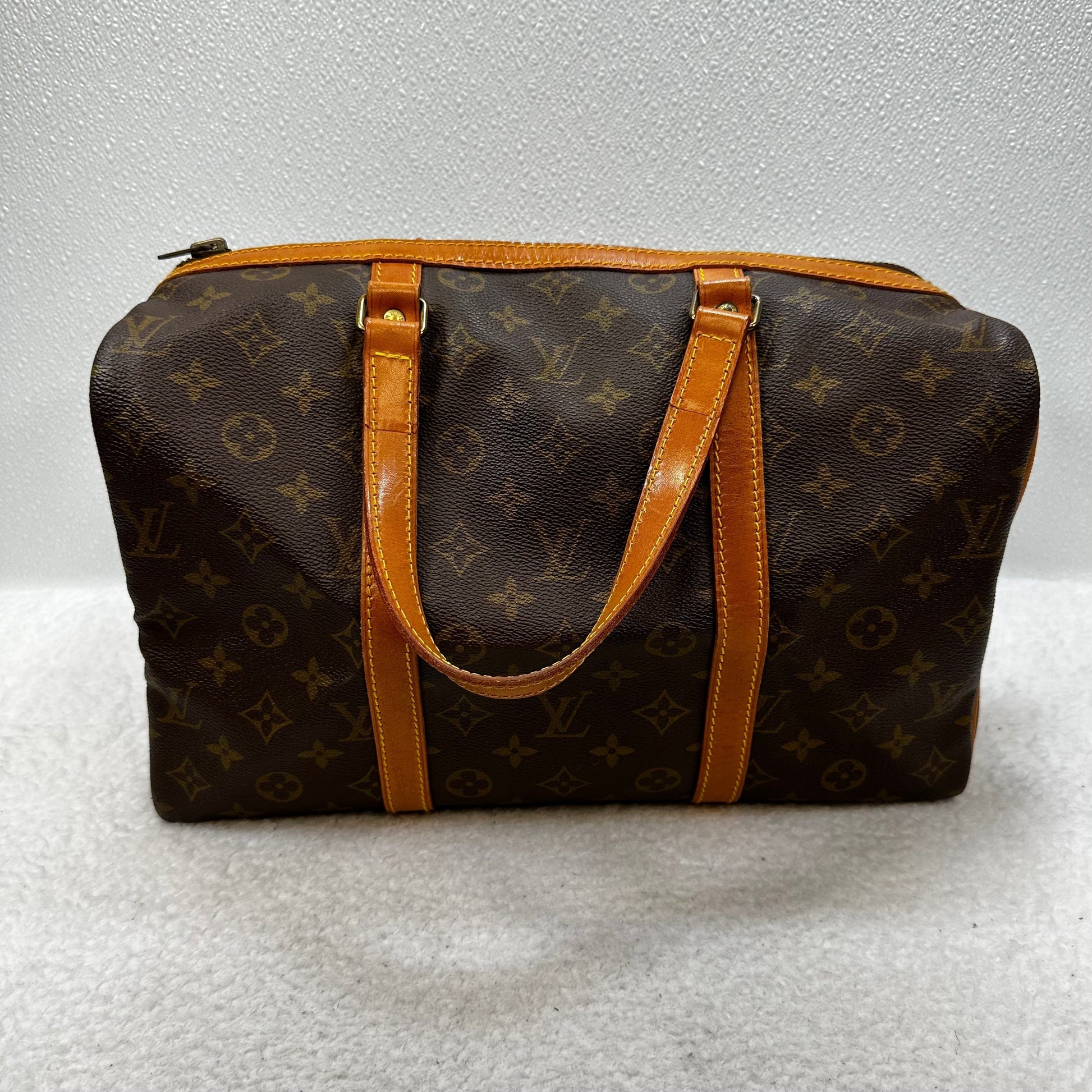 HandBag Luxury Designer By Louis Vuitton, Size: Medium