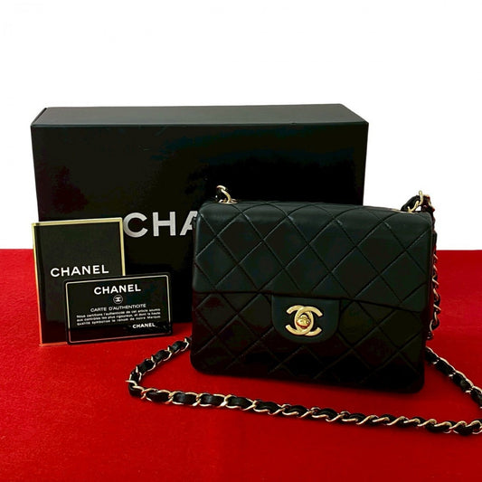 CHANEL Shoulder Bag lambskin black Matrasse