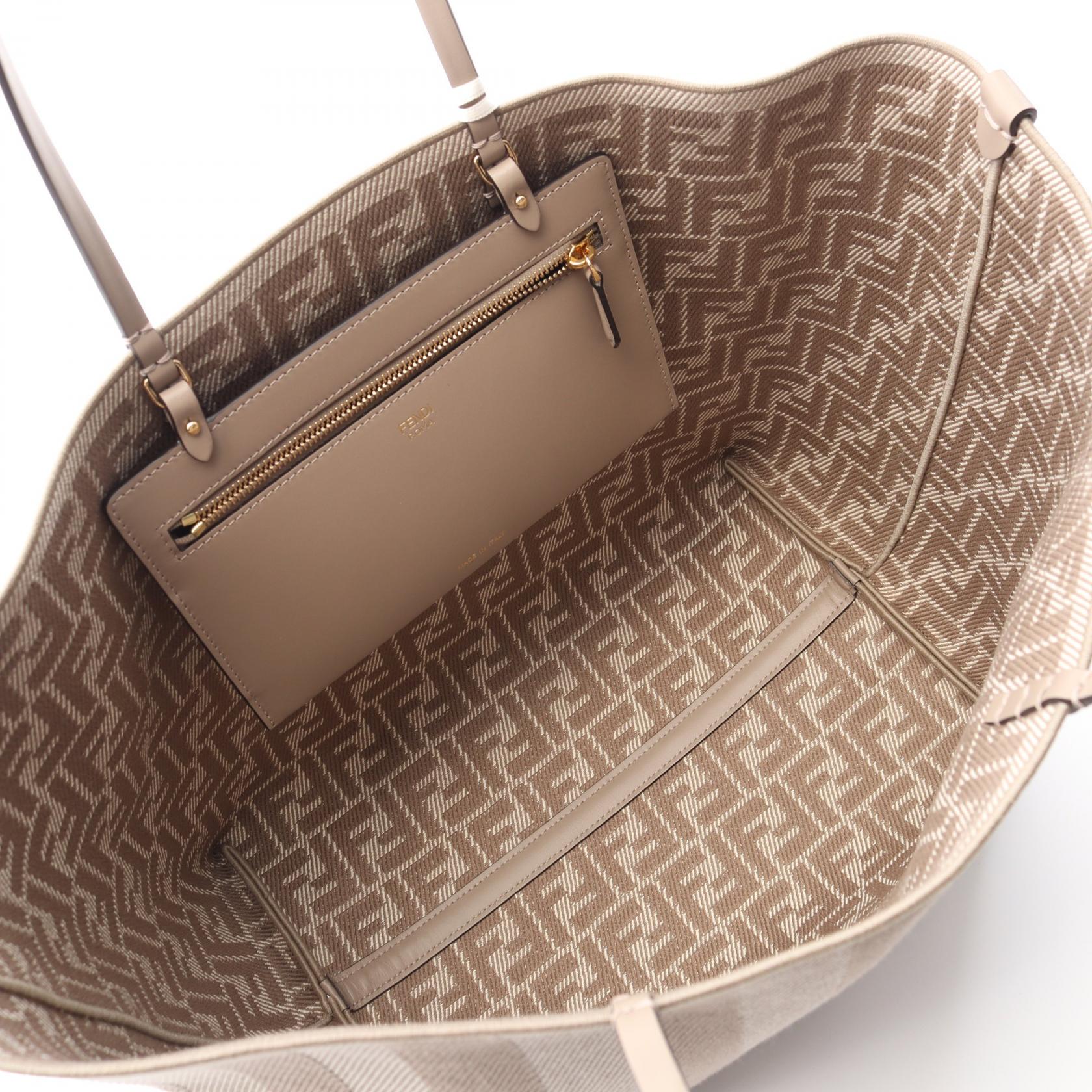 Fendi Selleria Peekaboo Calf Handbag