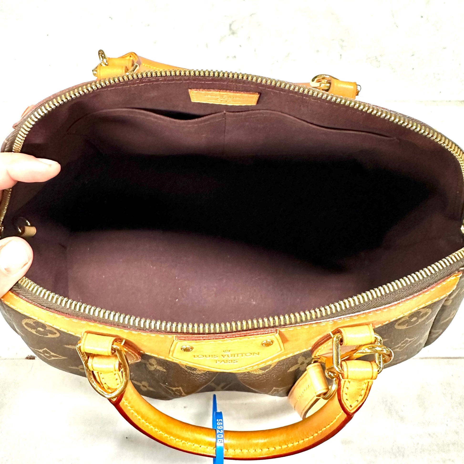 Duffle And Weekender Luxury Designer By Louis Vuitton, Size: Small Crossbody