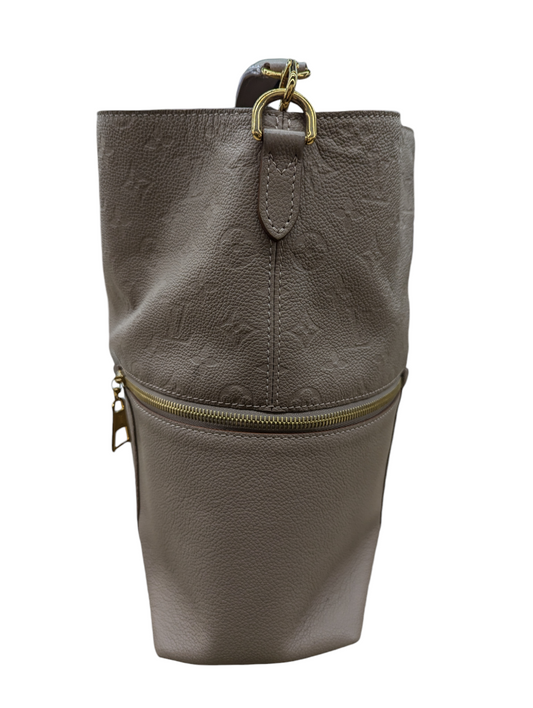 HandBag Luxury Designer By Louis Vuitton, Size: Large