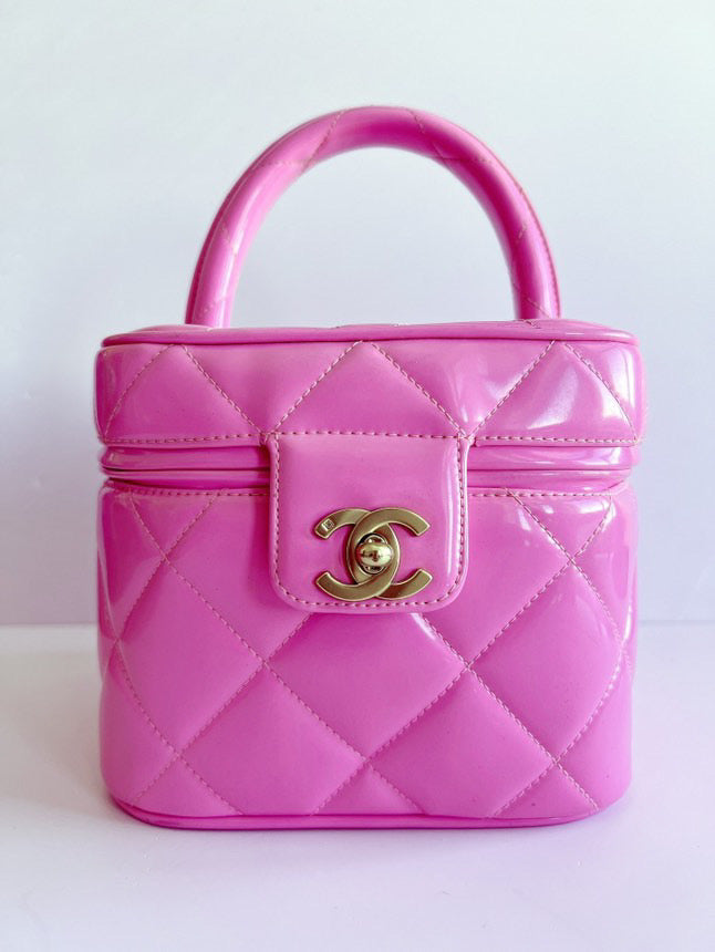 CHANEL 1995 "Barbie" Heart-Mirror Vanity Case Bag in pink