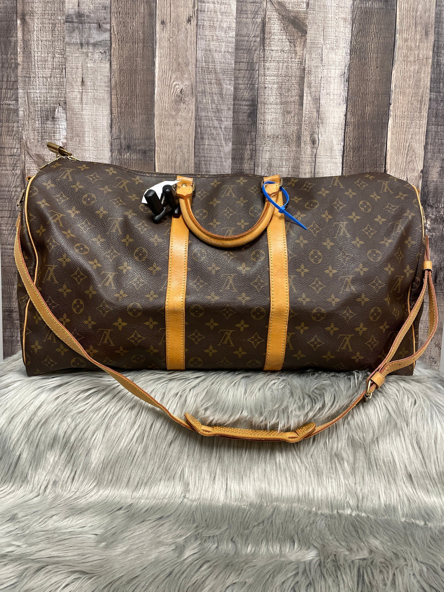 Duffle And Weekender Luxury Designer By Louis Vuitton, Size: Large Crossbody