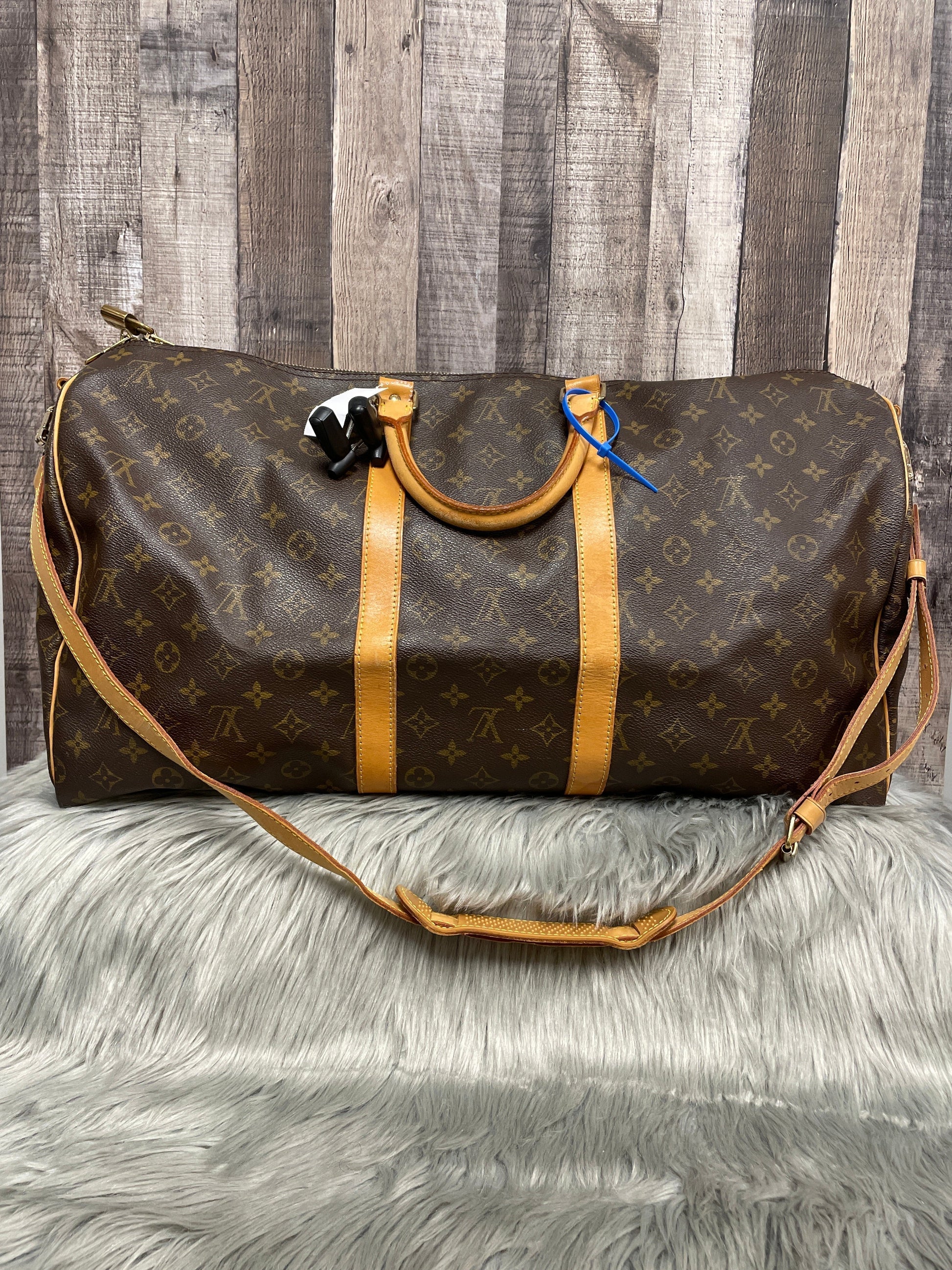 Duffle And Weekender Luxury Designer By Louis Vuitton, Size: Large Crossbody