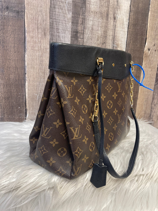 HandBag Luxury Designer By Louis Vuitton Size: Medium