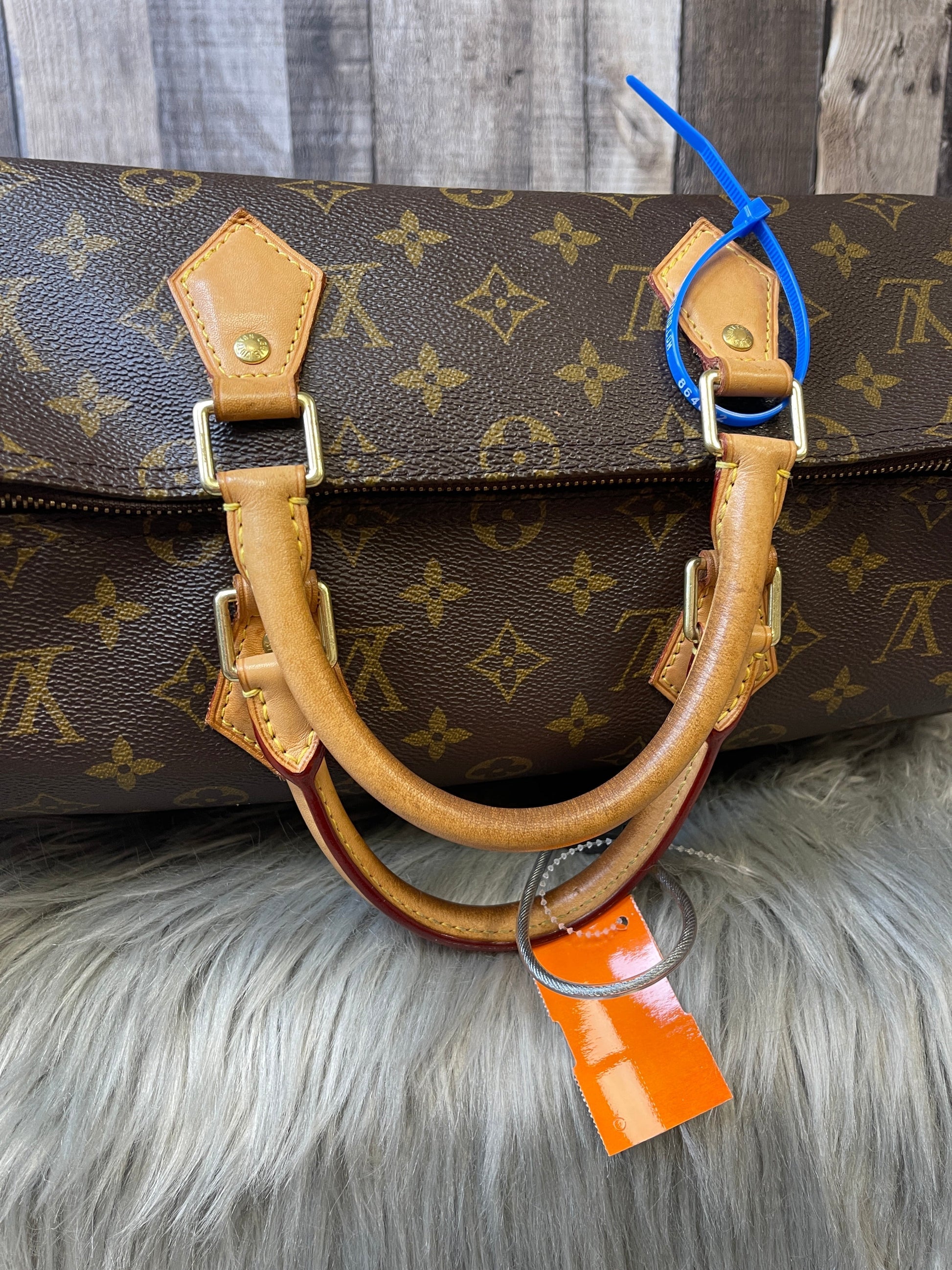 HandBag Luxury Designer By Louis Vuitton Size: Large