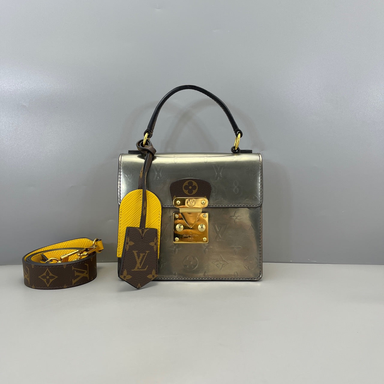 LOUIS VUITTONShoulder Bag