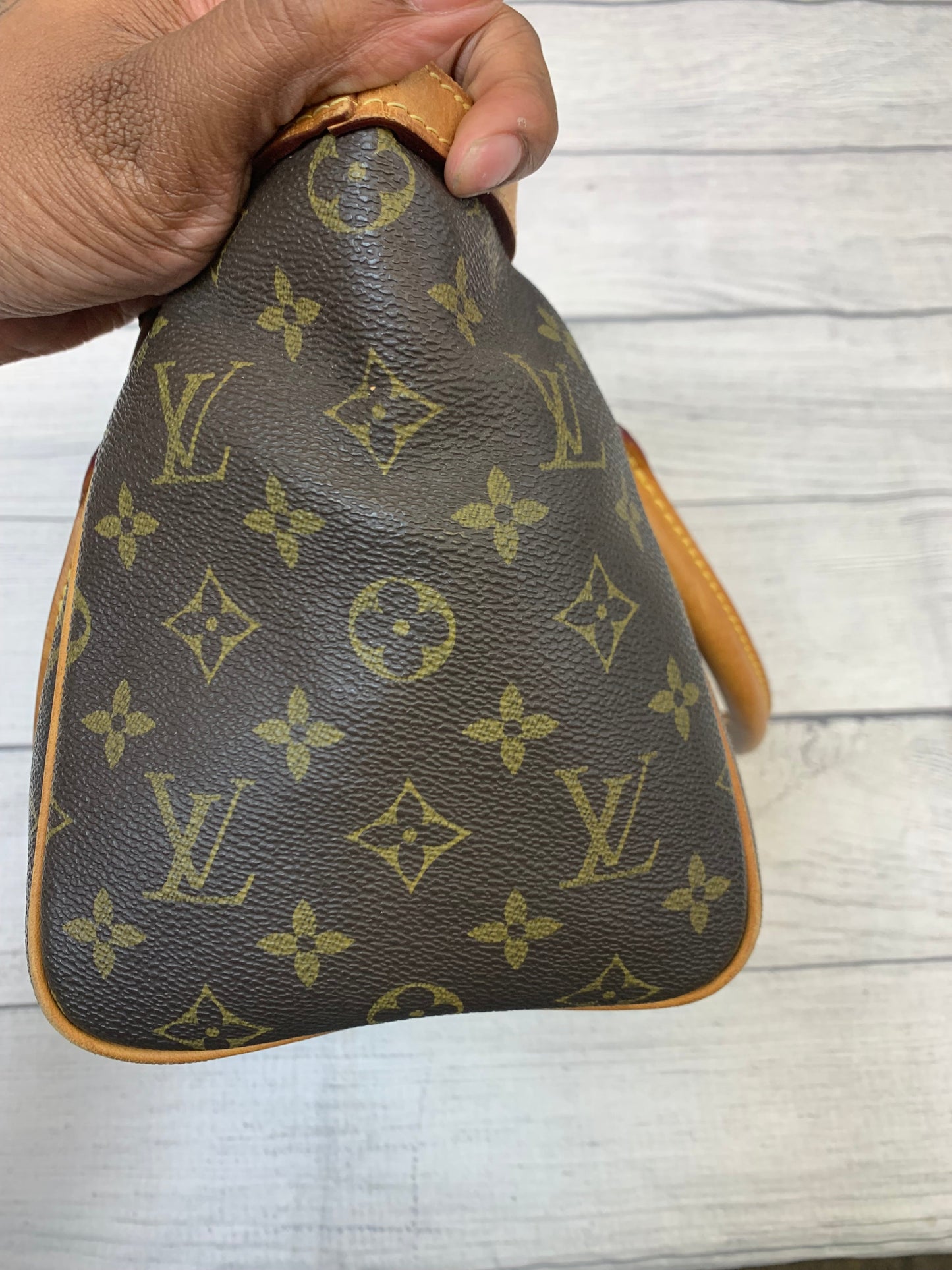 HandBag Designer By Louis Vuitton Size: Small