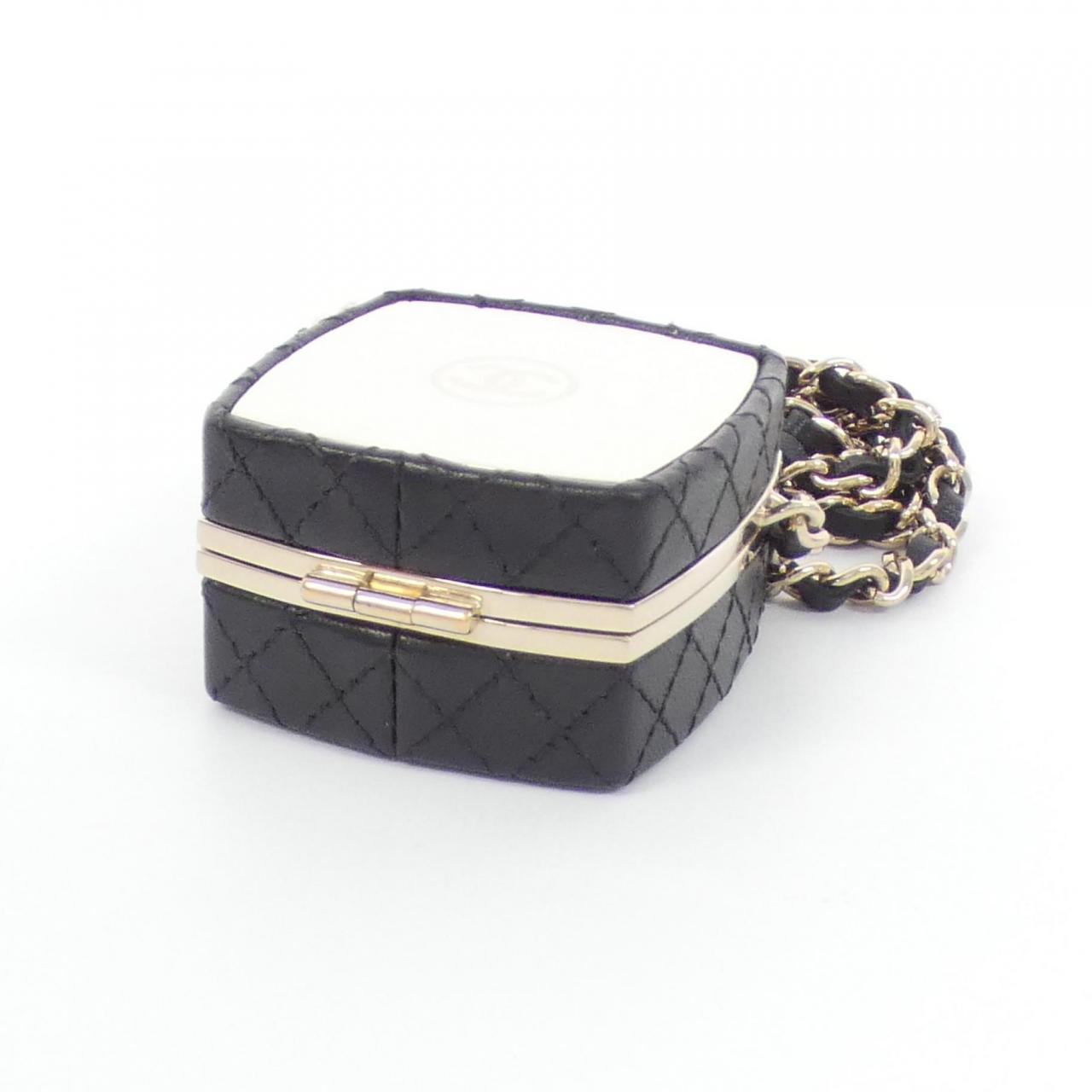 Chanel Lambskin Chain Clutch