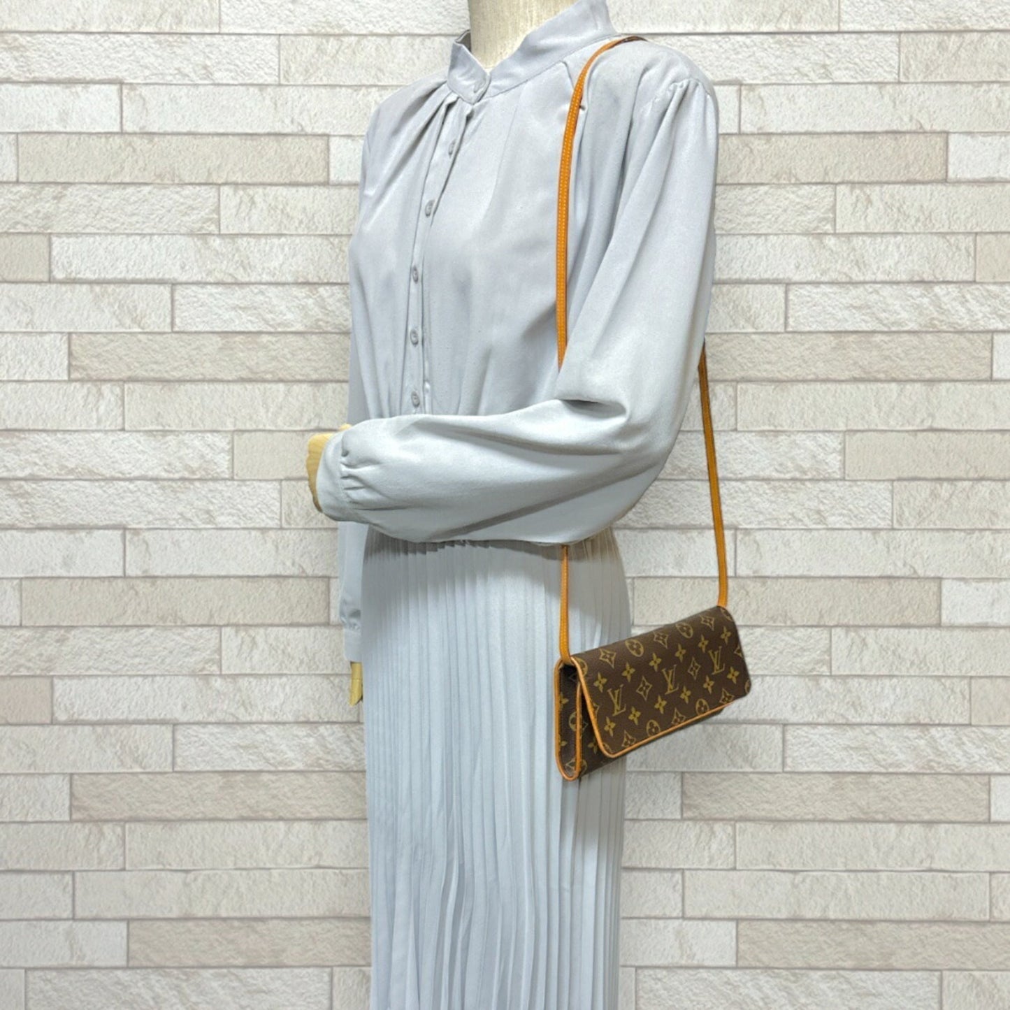 Louis Vuitton Monogram Pochette Shoulder Bag