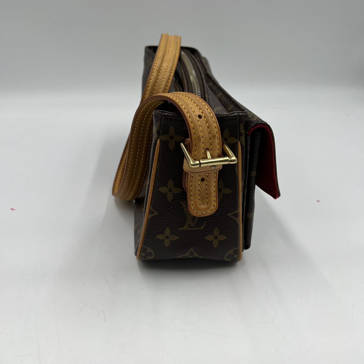 LOUIS VUITTONCite MM Bag