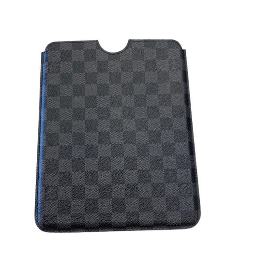 Clutch Designer By Louis Vuitton Size: Medium