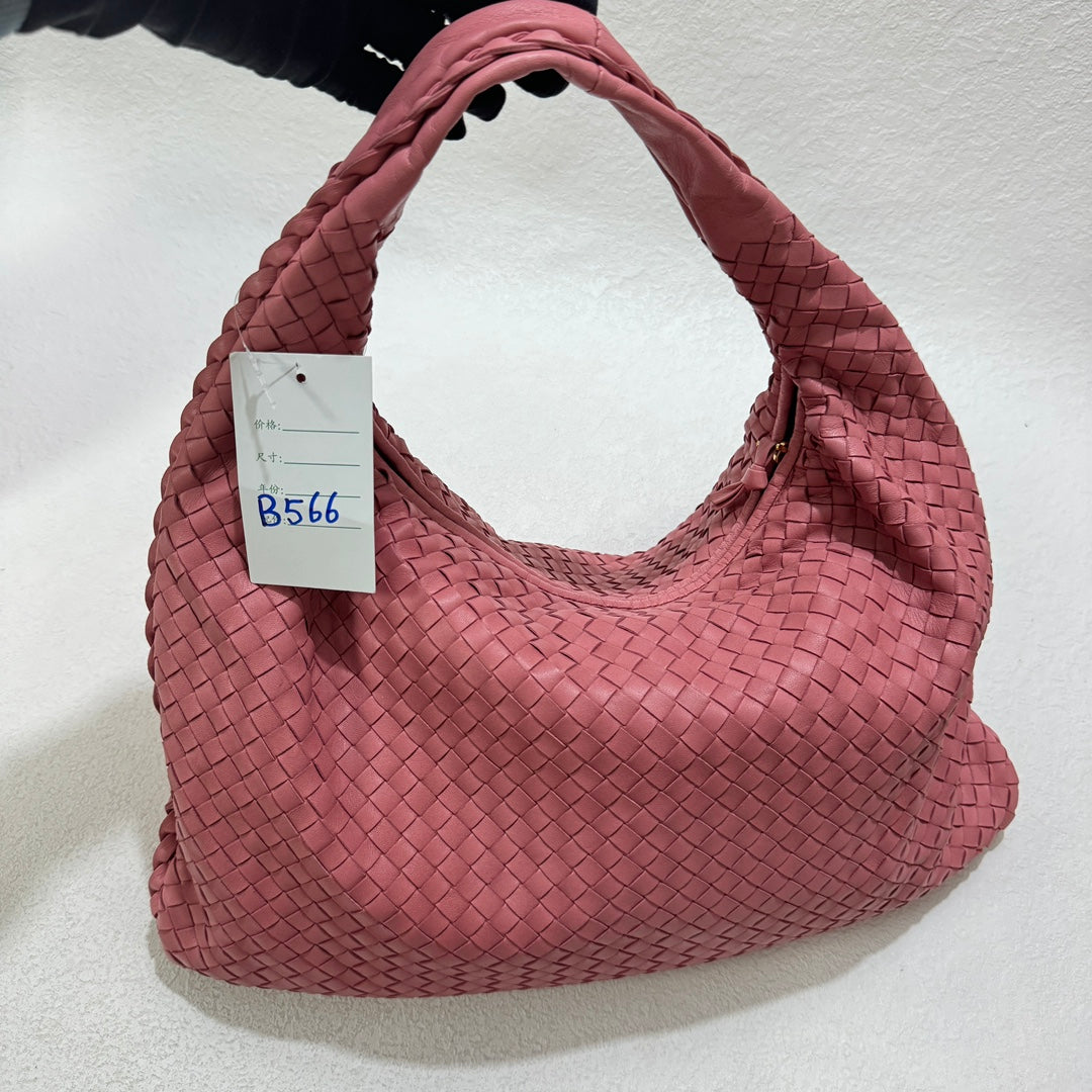 Bottega Veneta Veneta Hobo Medium Coral Intrecciato Leather Bag 47cm