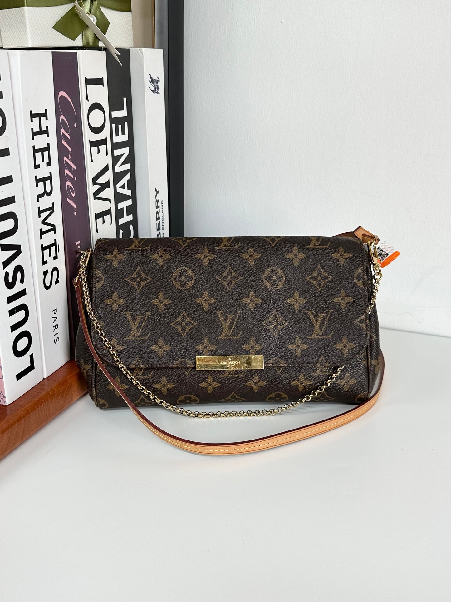 Favorite leather crossbody bag Louis Vuitton Brown in Leather