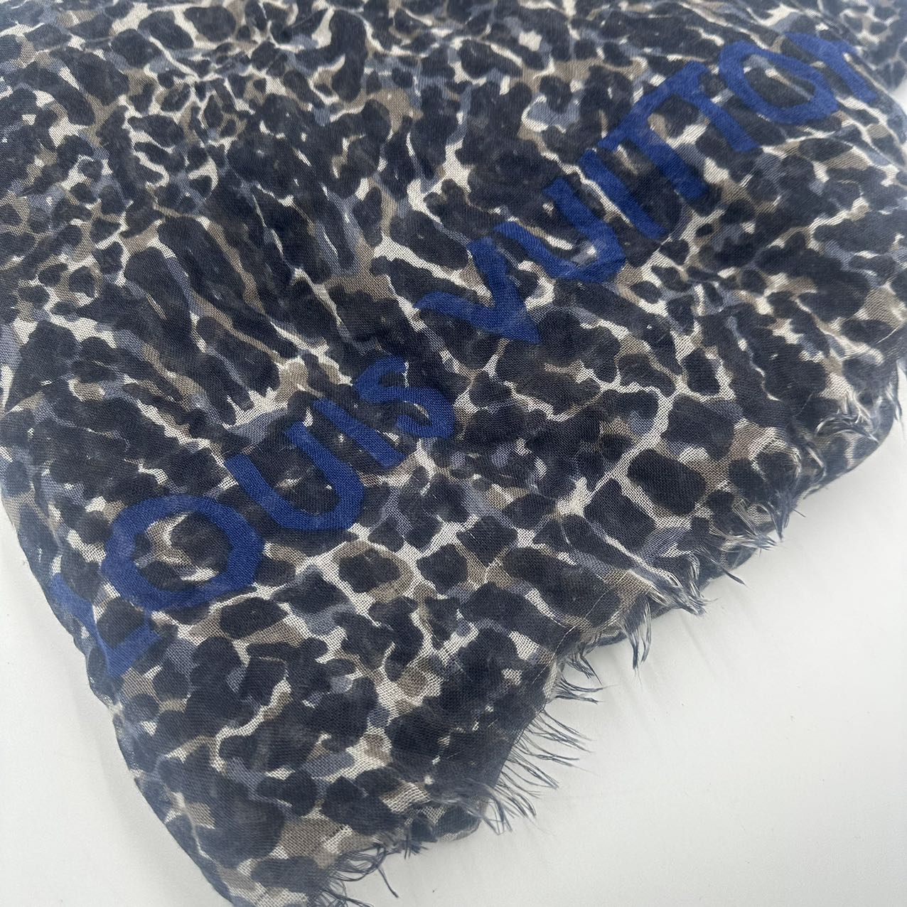 LOUIS VUITTONLeopard stall