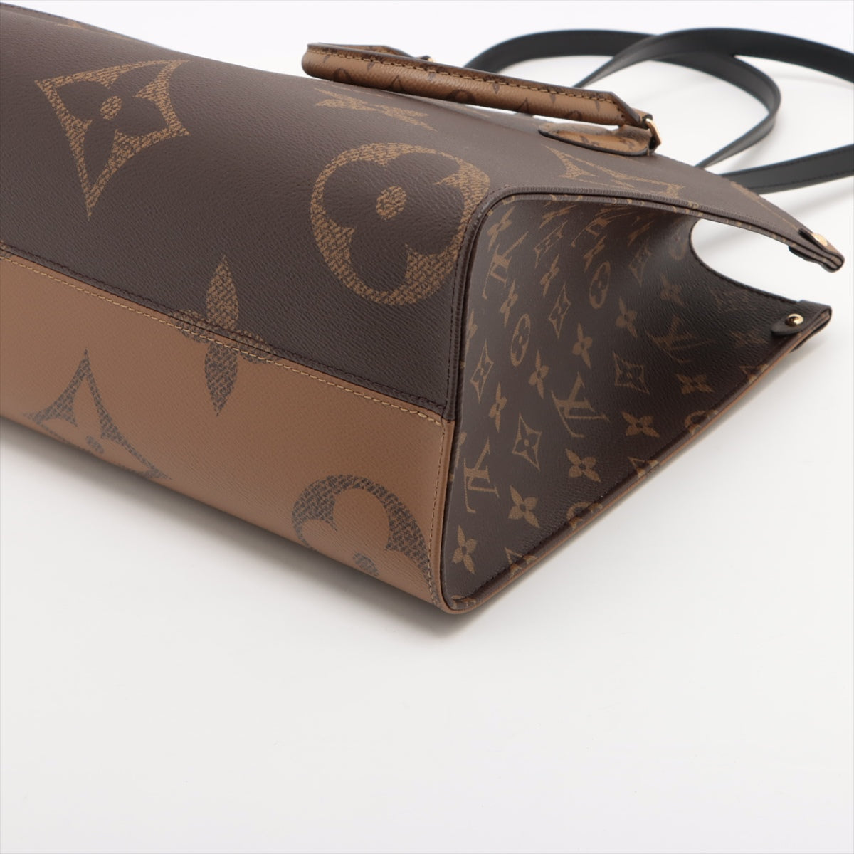 Louis Vuitton Giant Monogram Reversee On The Gor MM M45321