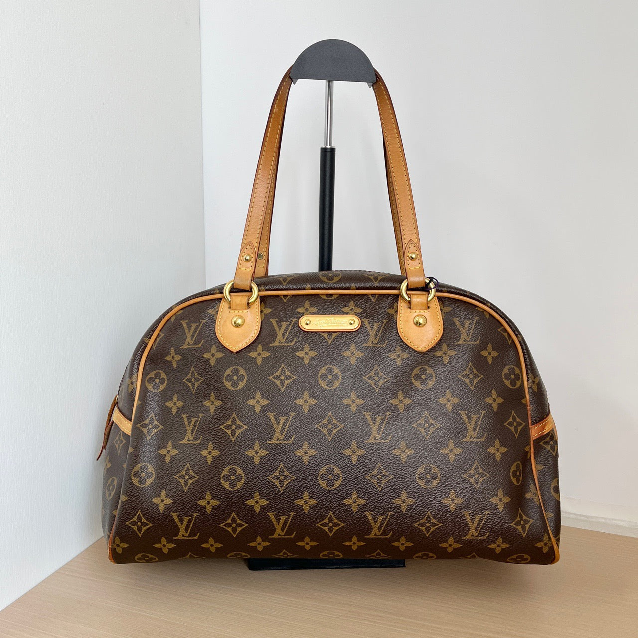 LOUIS VUITTONShoulder Bag
