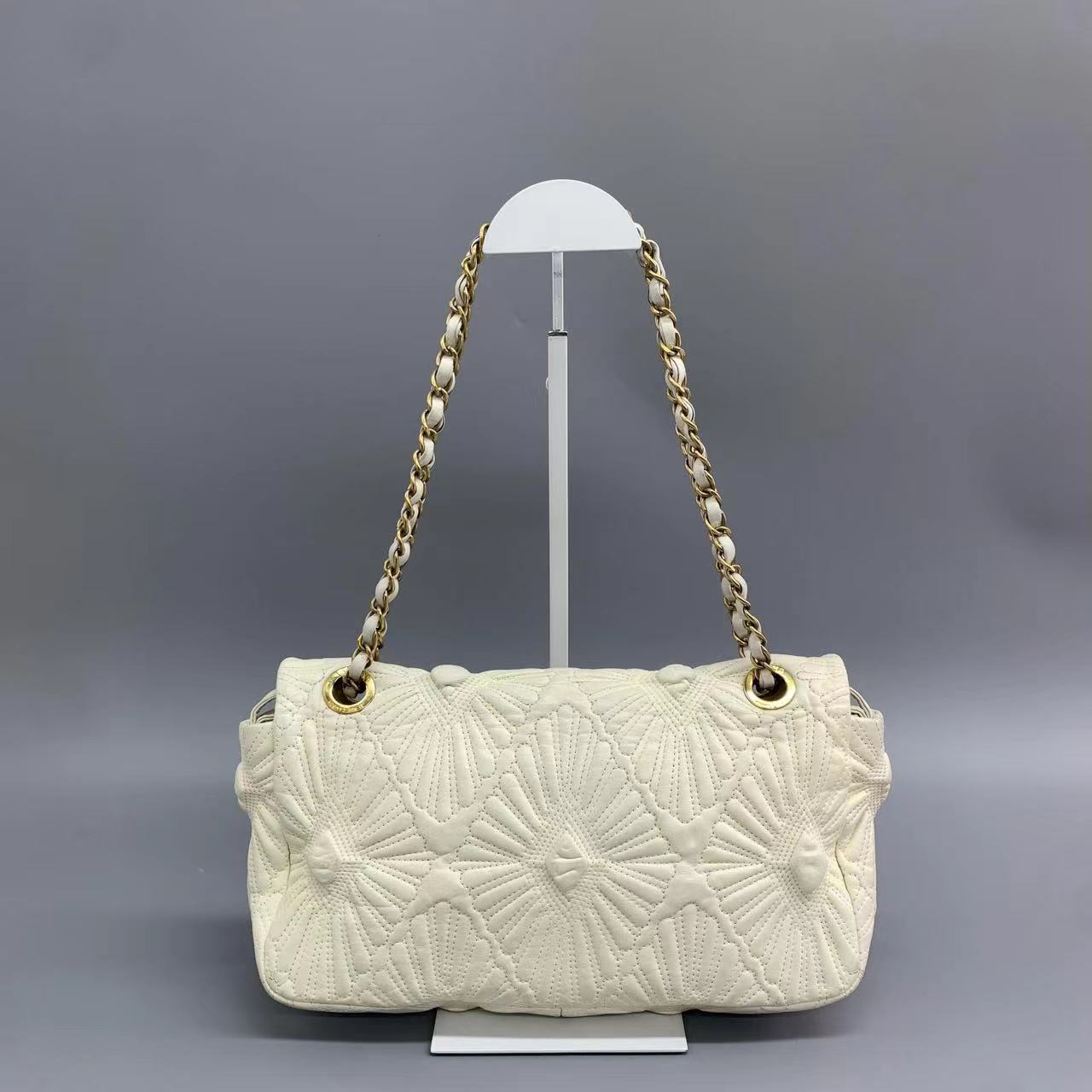 Chanel Paris-Venice Ca DÃ¢Oro Flap Bag Seashell 3D Embroidered Flap Bag 2009 Large Off White