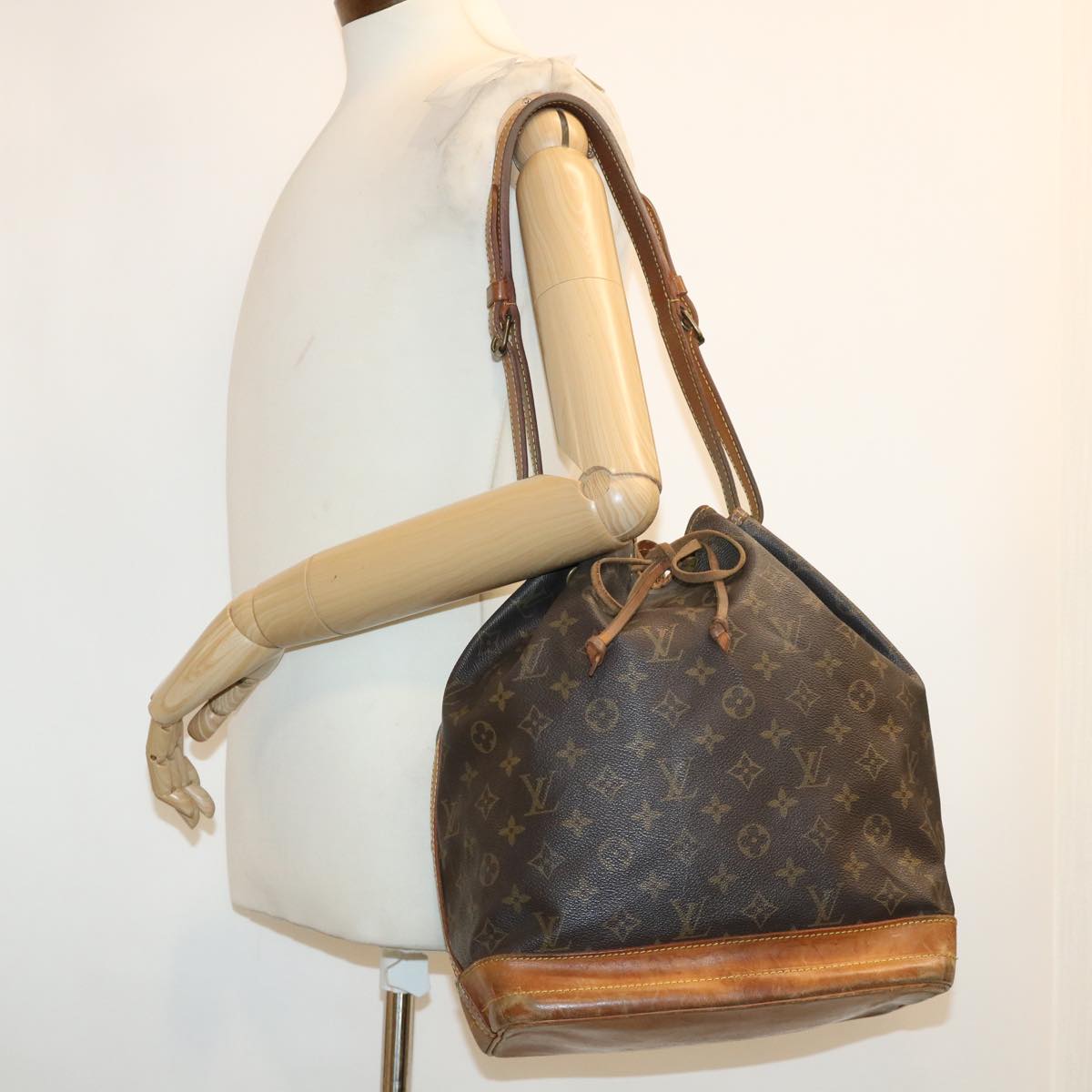 LOUIS VUITTON Monogram Noe Shoulder Bag M42224 LV 40507