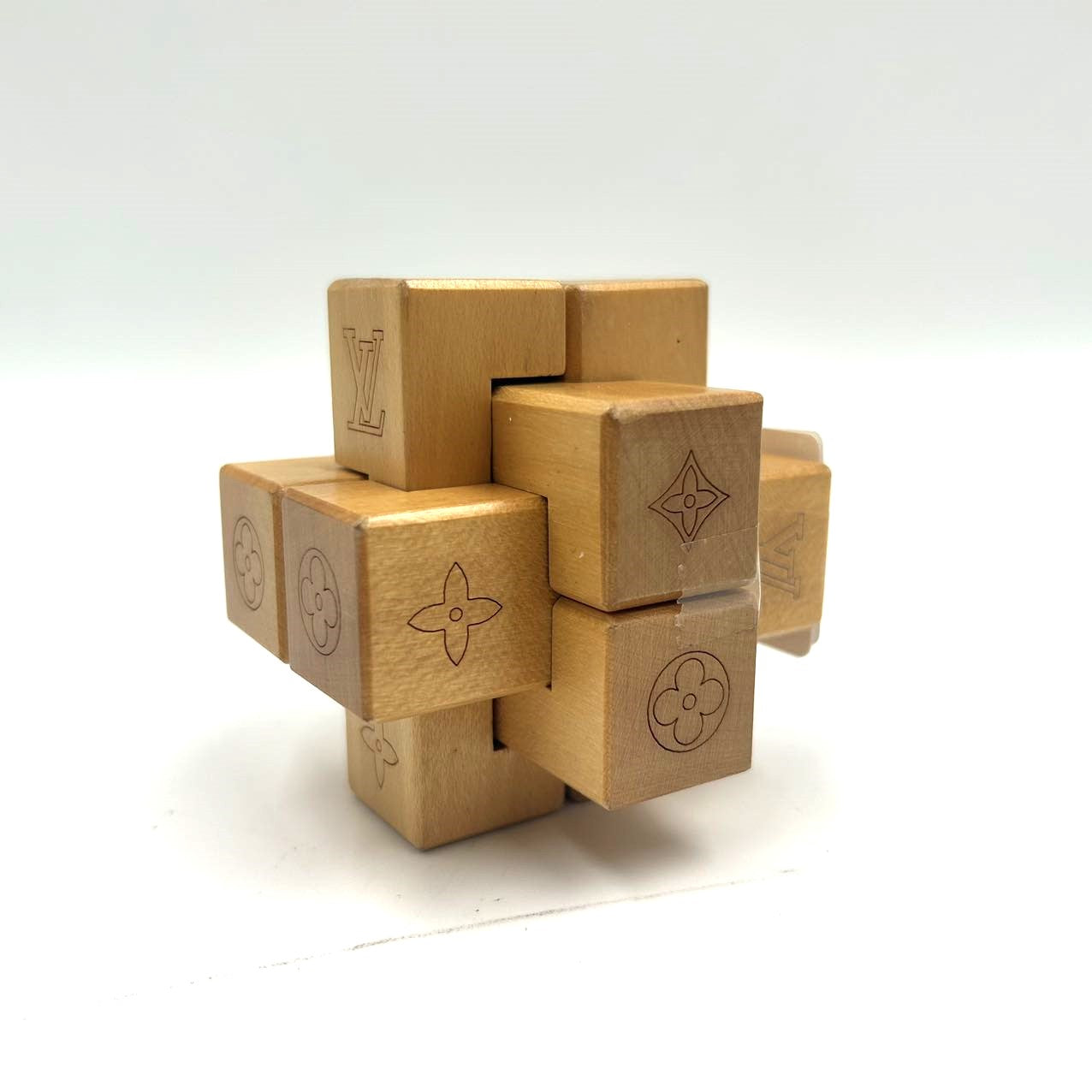 LOUIS VUITTONLe Pateki Wood Cube Puzzle