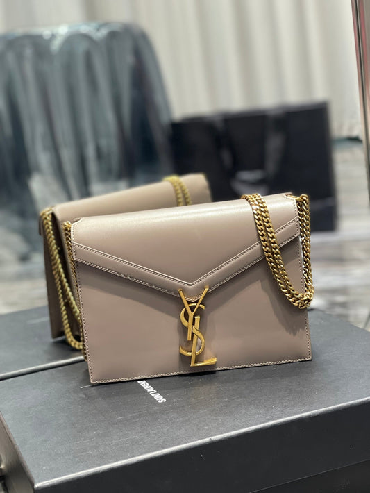 Yves Saint Laurent Cassandra Medium Chain Bag In Grain De Poudre Embossed.6in/