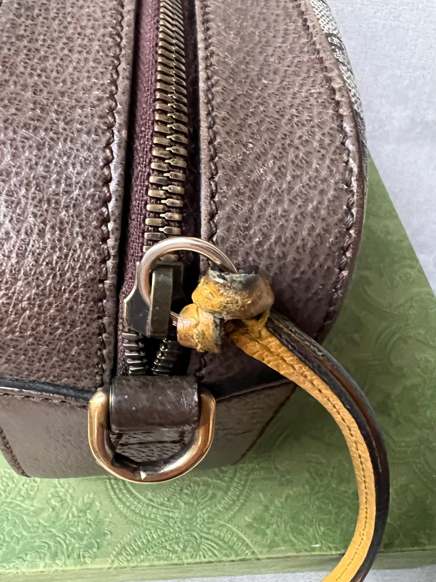Gucci Neo  GG Supreme Messenger Bag (RRP £1060)