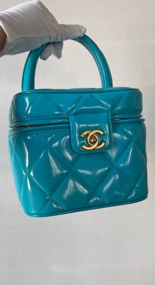CHANEL 1995 "BARBIE" BLUE PATENT HEART-MIRROR VANITY CASE BAG