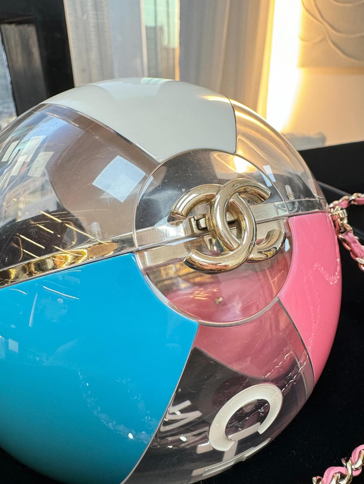 Rare Chanel 2019 Runway White Blue Pink Clear Round Beach Ball Evening Shoulder Bag full set with original box