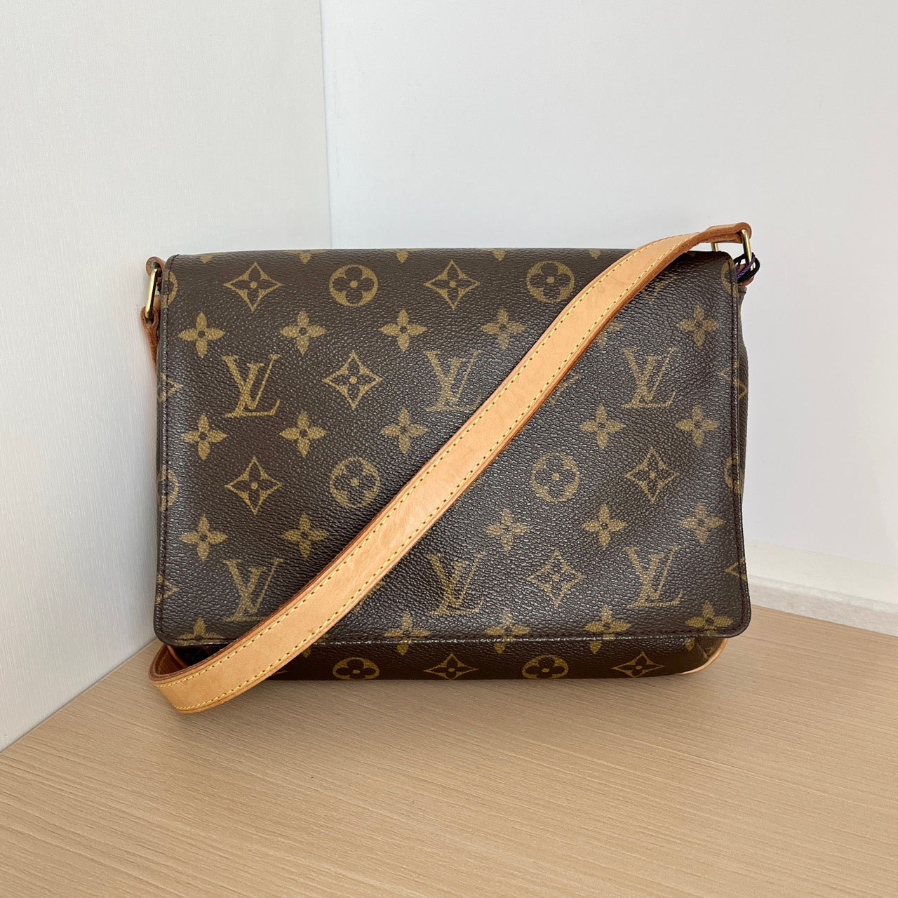 LOUIS VUITTONShoulder Bag