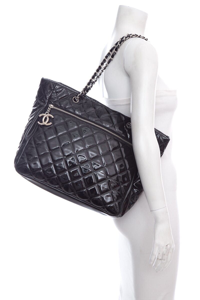 Chanel Black Diamond quilted 2009 2010 HandBag