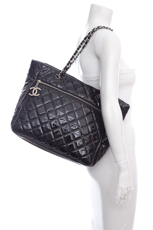 Chanel Black Diamond quilted 2009 2010 HandBag