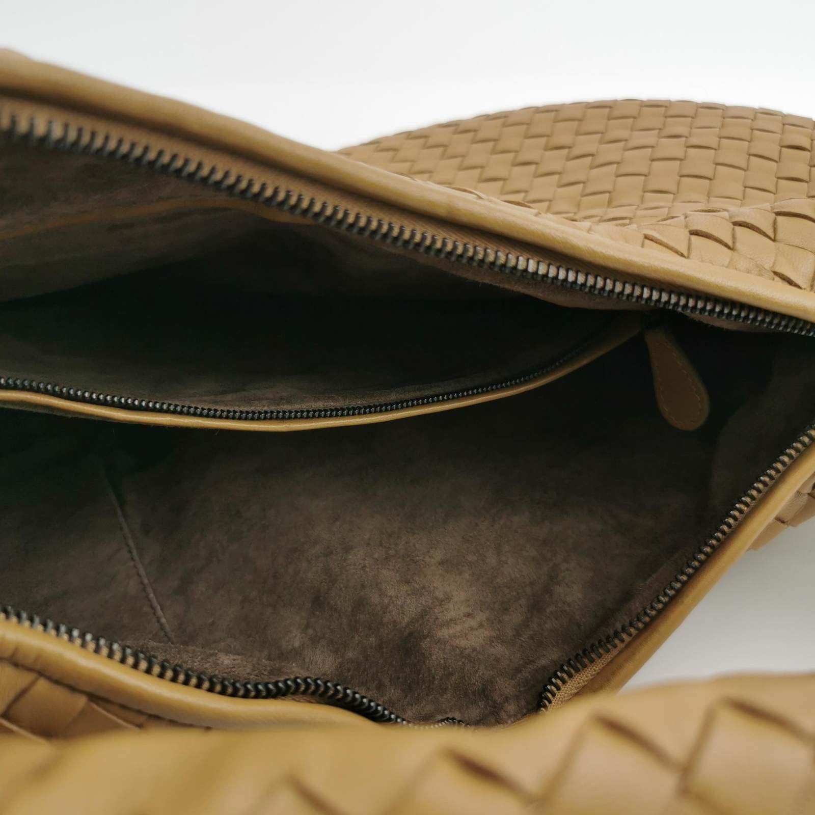 Bottega Veneta Intrecciato Hobo Bag Medium Beige Lambskin leather