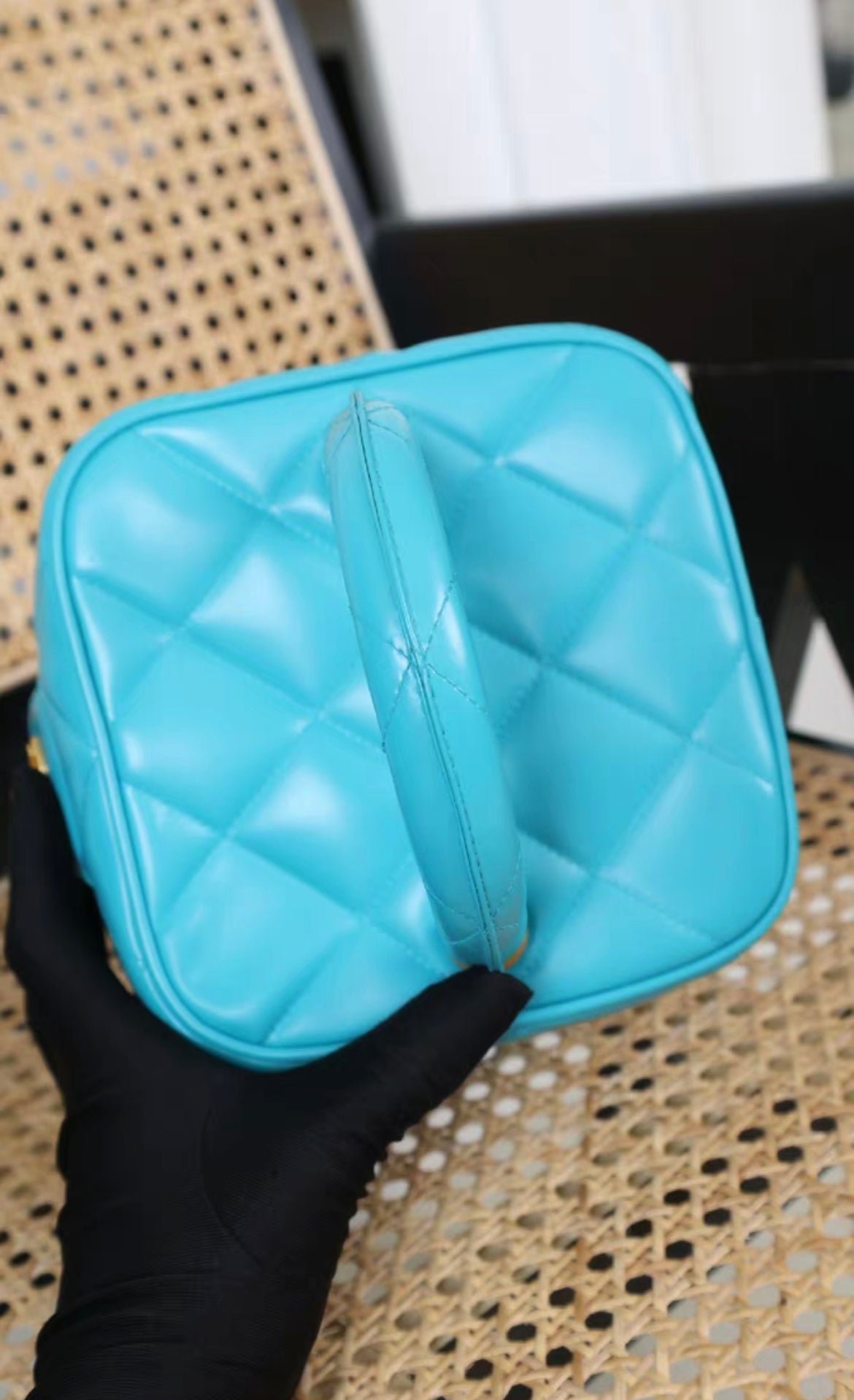 CHANEL 1995 "BARBIE" BLUE PATENT HEART-MIRROR VANITY CASE BAG