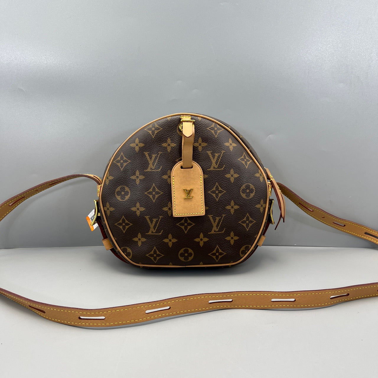 LOUIS VUITTONShoulder Bag