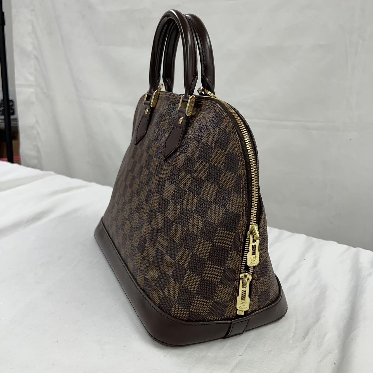 LOUIS VUITTONArma Ebene Damier Bag