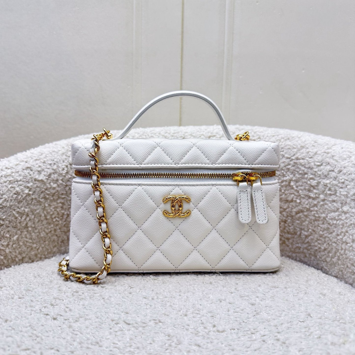 [LN - Local Full Set - Nov 2025] Chanel 26C Vanity / Clutch with Chain (LP Style Bag) in White Caviar and GHW (Model: AP5020)