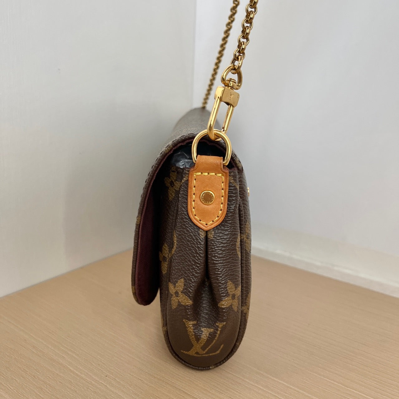 LOUIS VUITTONShoulder Bag